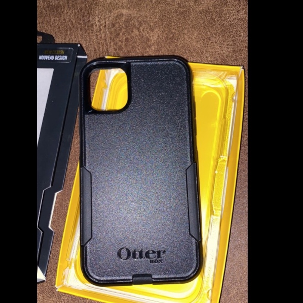 Iphone 11 black otterbox